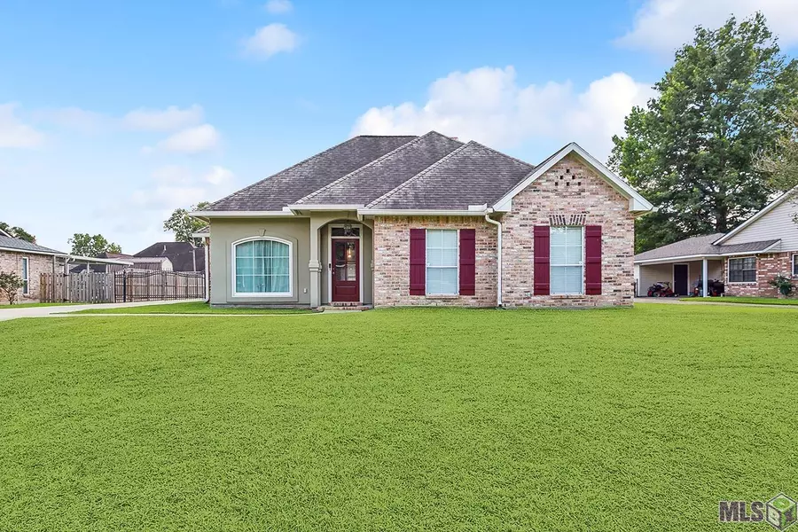 1450 Weeping Willow Dr, Denham Springs, LA 70726