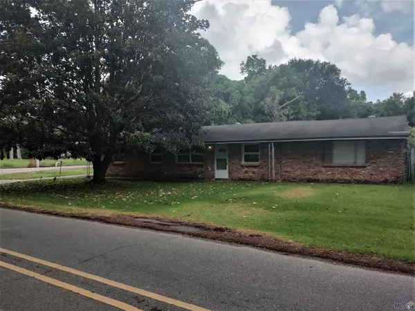 3044 Plantation Avenue Loop, Port Allen, LA 70767