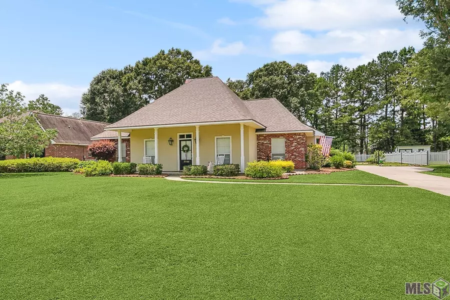 37183 White Oak Ct, Denham Springs, LA 70706