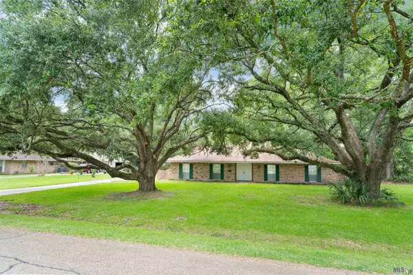 11423 Lazy Lake Dr, Baton Rouge, LA 70818