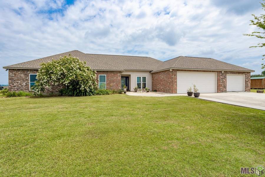 6370 Section Rd, Port Allen, LA 70767