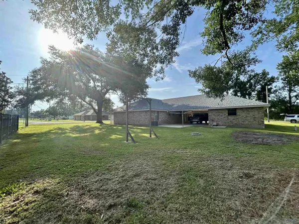 Schriever, LA 70395,108 Dollie St