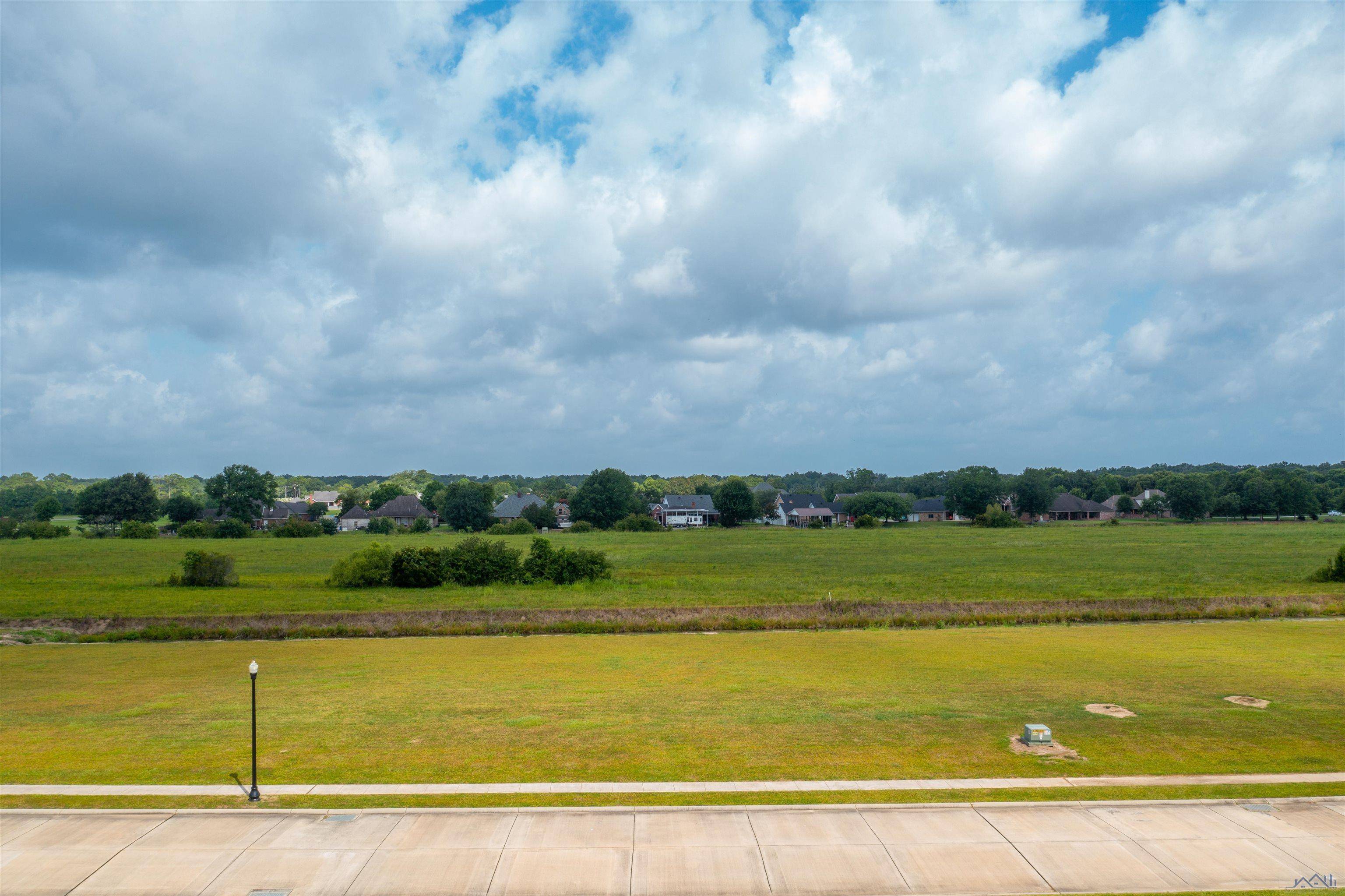 121 River Estates St, Berwick, LA 70342