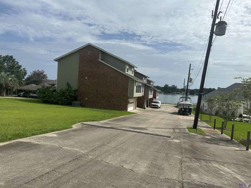 7740 False River Dr ##1, Oscar, LA 70762