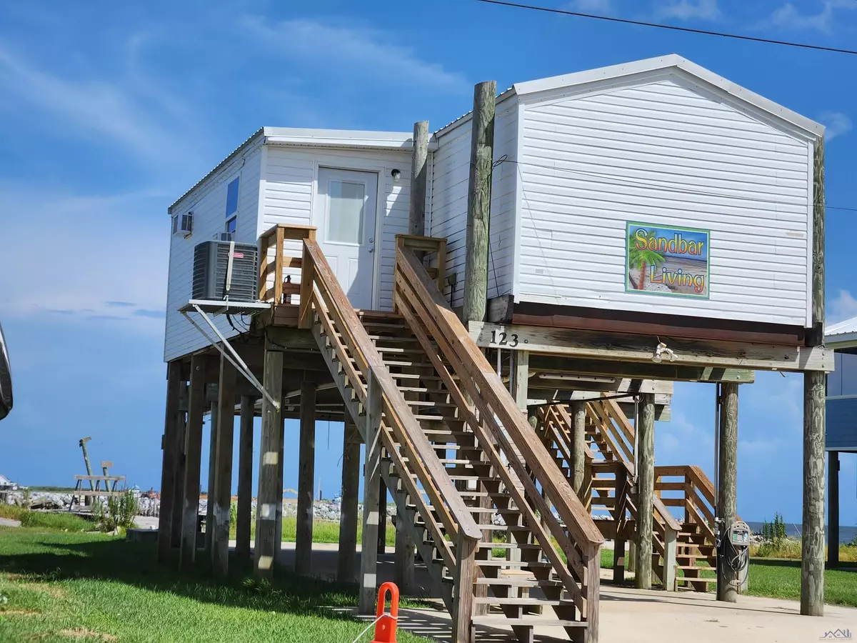 Grand Isle, LA 70358,123 W Central Ave
