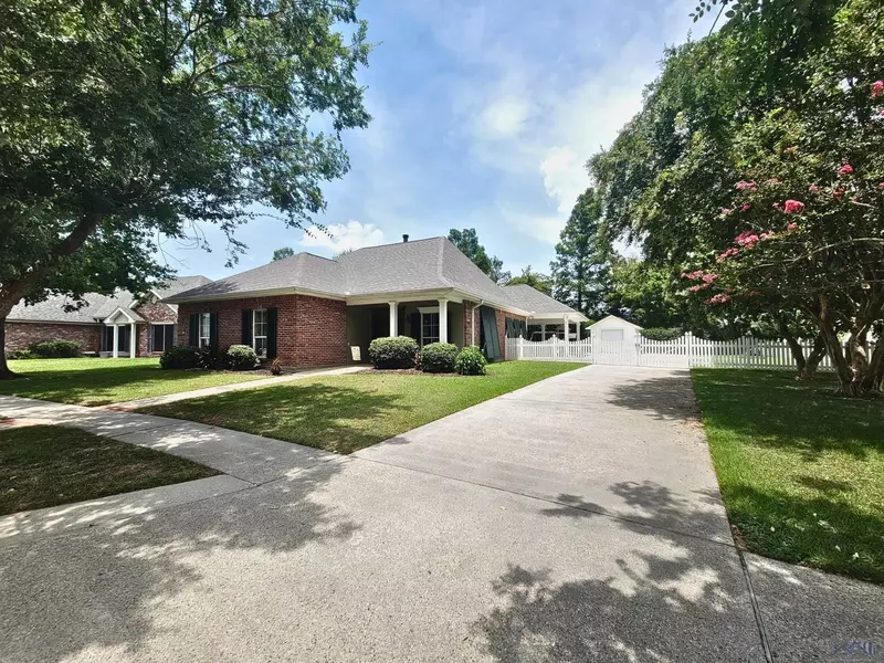 207 Hawthorne Dr, Houma, LA 70360