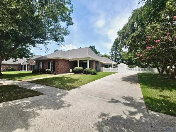 207 Hawthorne Dr,  Houma,  LA 70360