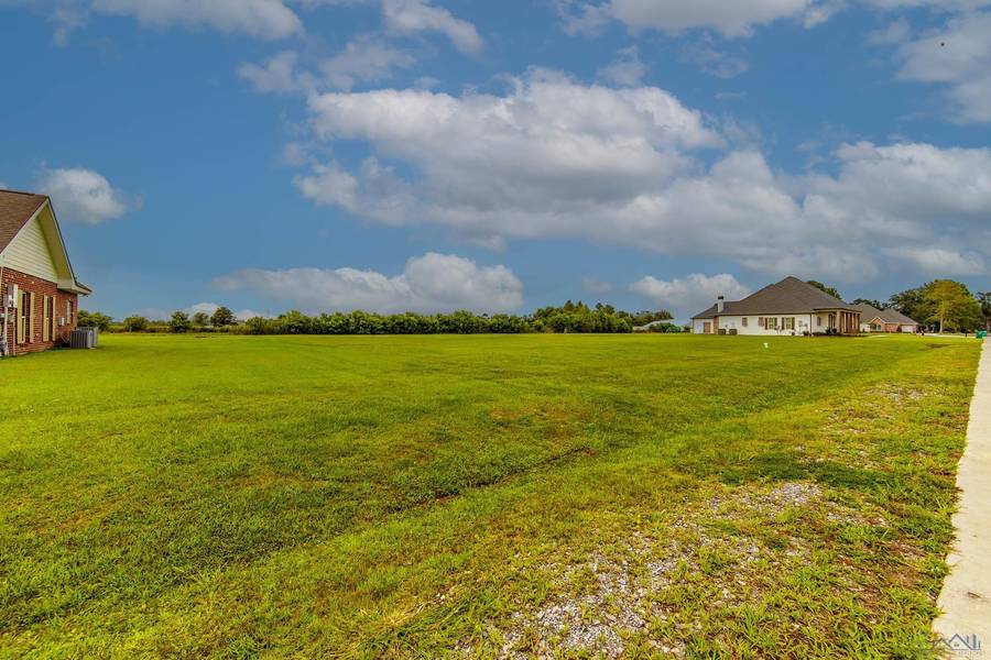 114 Aspen Dr, Raceland, LA 70394