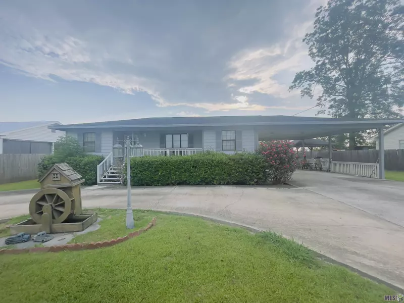 8783 Delta Place Rd, New Roads, LA 70760