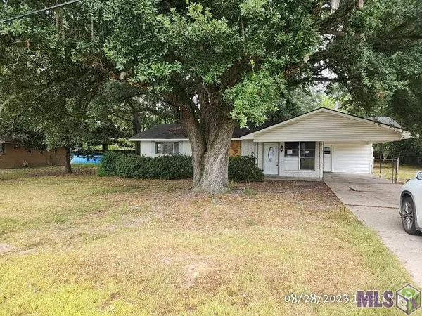 4217 Chestnut St, Zachary, LA 70791