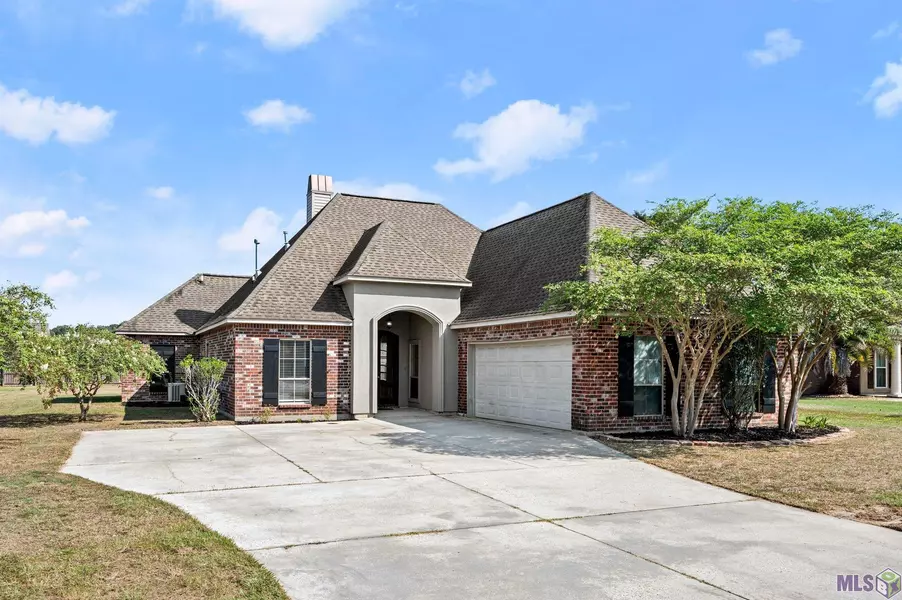 10093 Garden Oaks Ave, Denham Springs, LA 70706