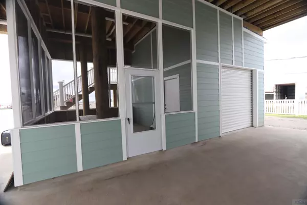 Grand Isle, LA 70358,158-B Boudreaux Ln ##8