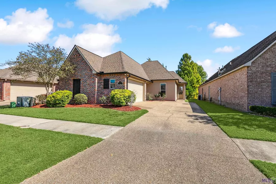 3954 Water Oak Dr, Zachary, LA 70791