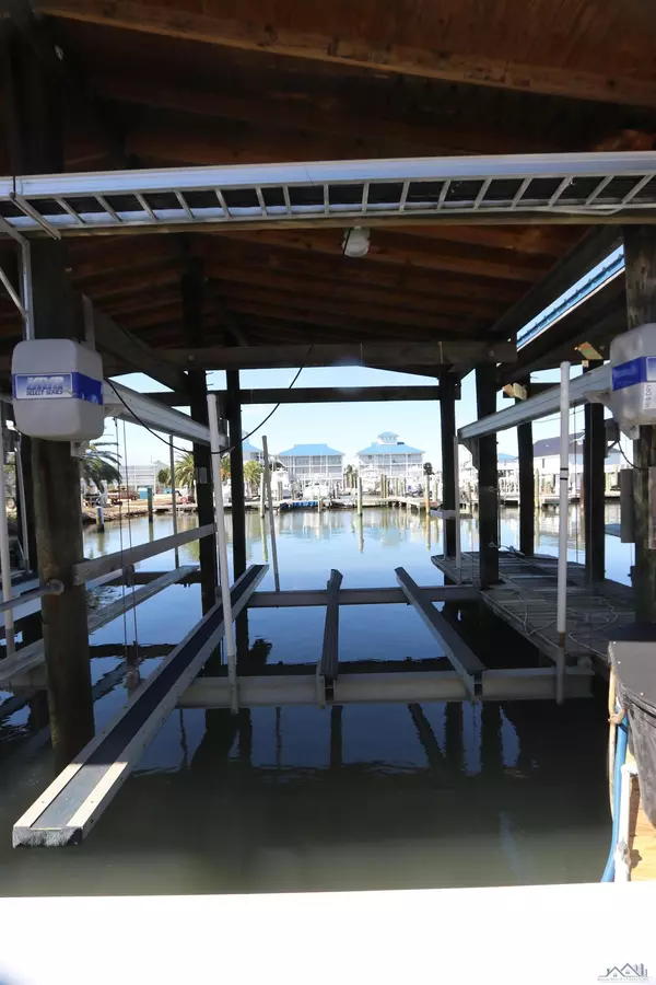 Grand Isle, LA 70358,57 Pirates Cove Marina ##57