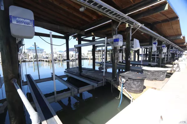 Grand Isle, LA 70358,57 Pirates Cove Marina ##57