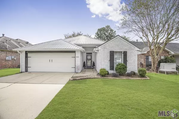 38135 E Lake Dr, Prairieville, LA 70769