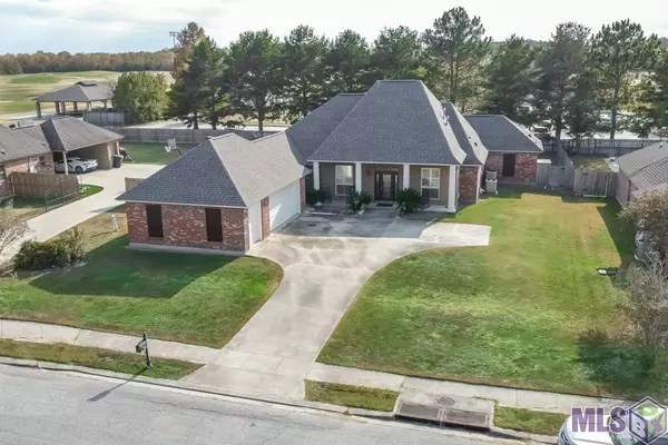 22627 Fairway View Dr, Zachary, LA 70791