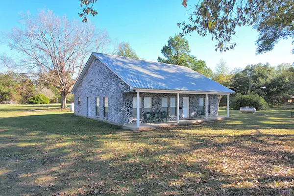 102 Temple Ln, Greensburg, LA 70441