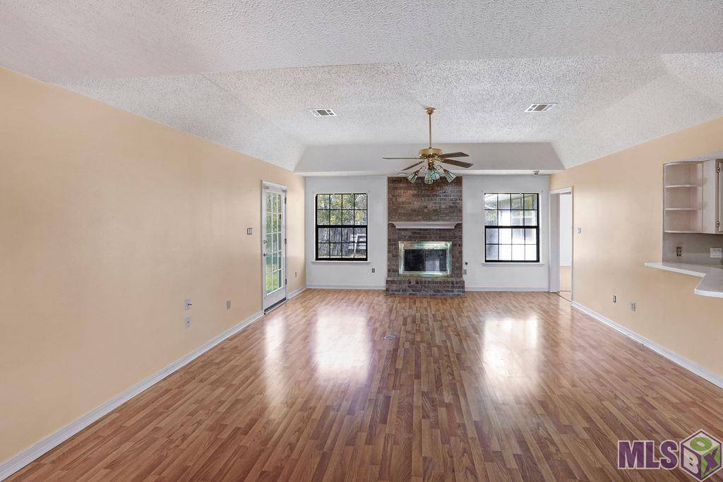 Destrehan, LA 70047,528 Longview Dr