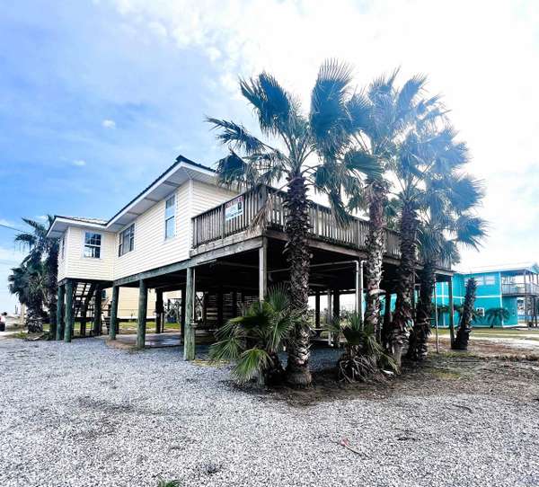 114-B West Central, Grand Isle, LA 70358