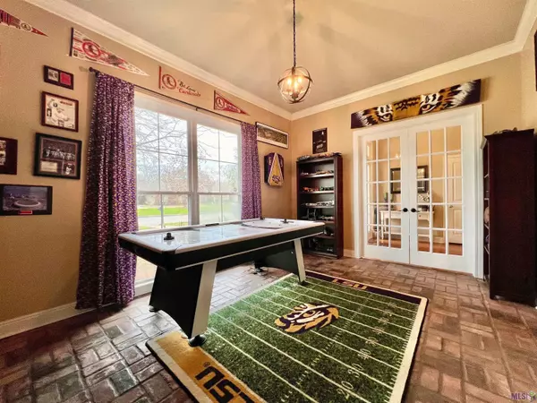 Baton Rouge, LA 70820,5018 River Meadow Dr