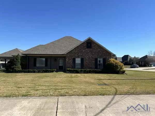 122 Sugarfield Dr, Thibodaux, LA 70301