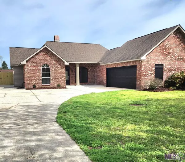 8041 Fitzgerald Dr, Denham Springs, LA 70706