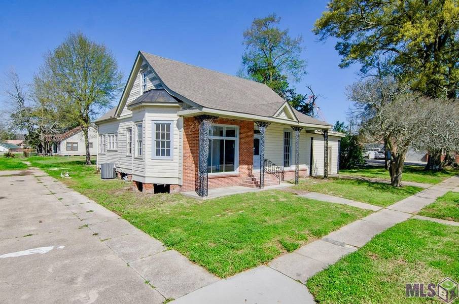 120 Chetimatches St, Donaldsonville, LA 70346