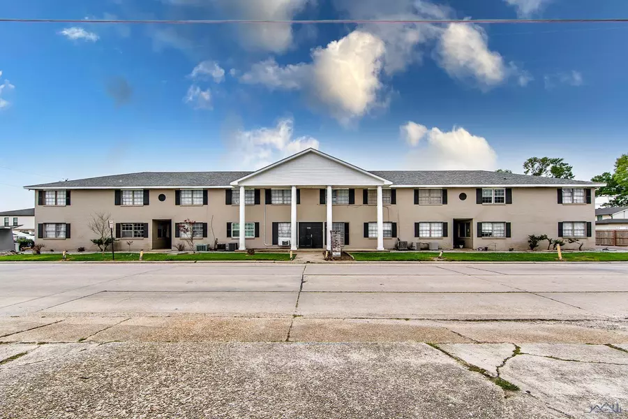 1406 Acadian Dr, Houma, LA 70363