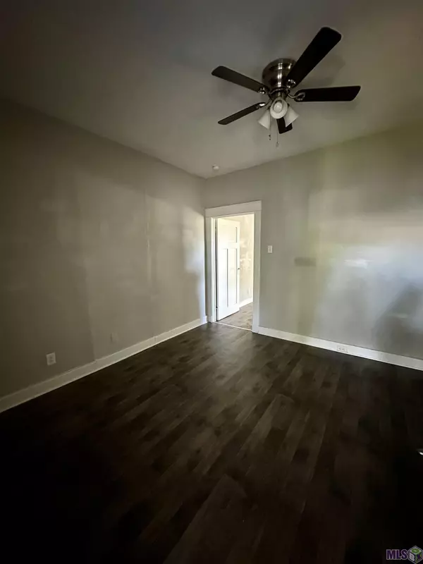 Metairie, LA 70001,3751-3753 Derbigny