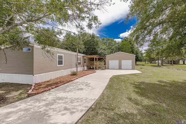 43071 Norman Dyer Ln, Gonzales, LA 70737