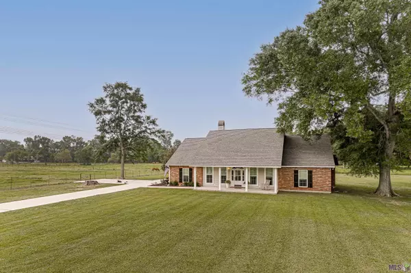 3747 Quarter Horse Ln, Addis, LA 70710