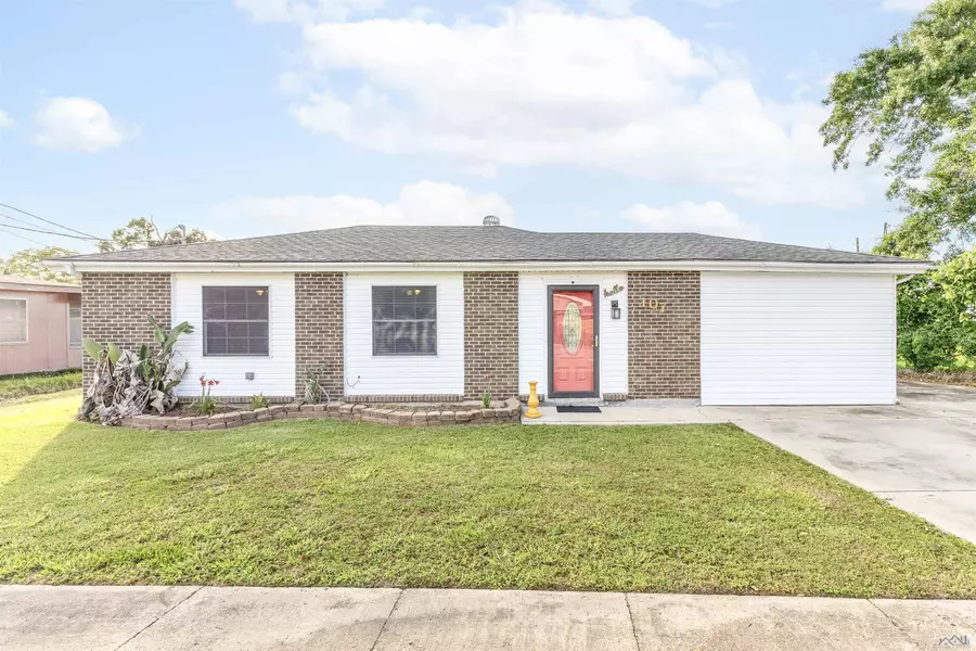 107 Neron, Houma, LA 70363