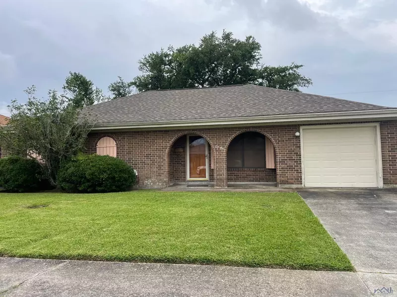 610 Walker Dr, Houma, LA 70364