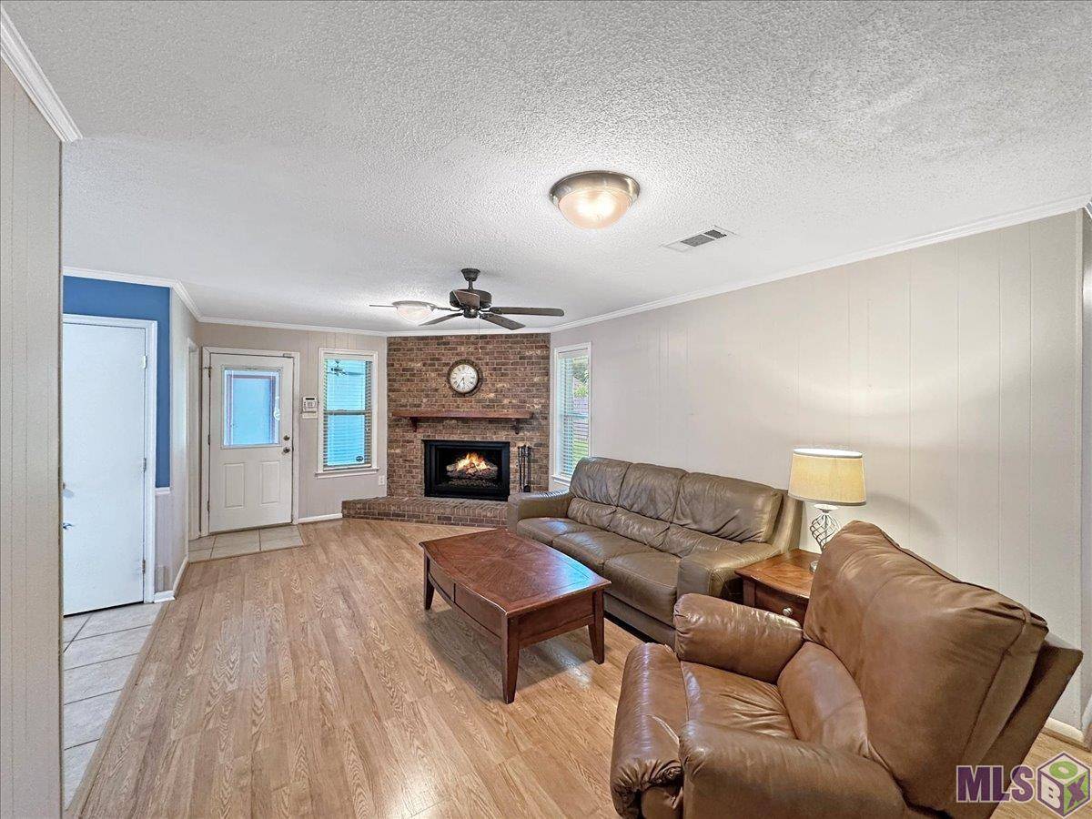Baton Rouge, LA 70810,1210 Briarhurst Dr