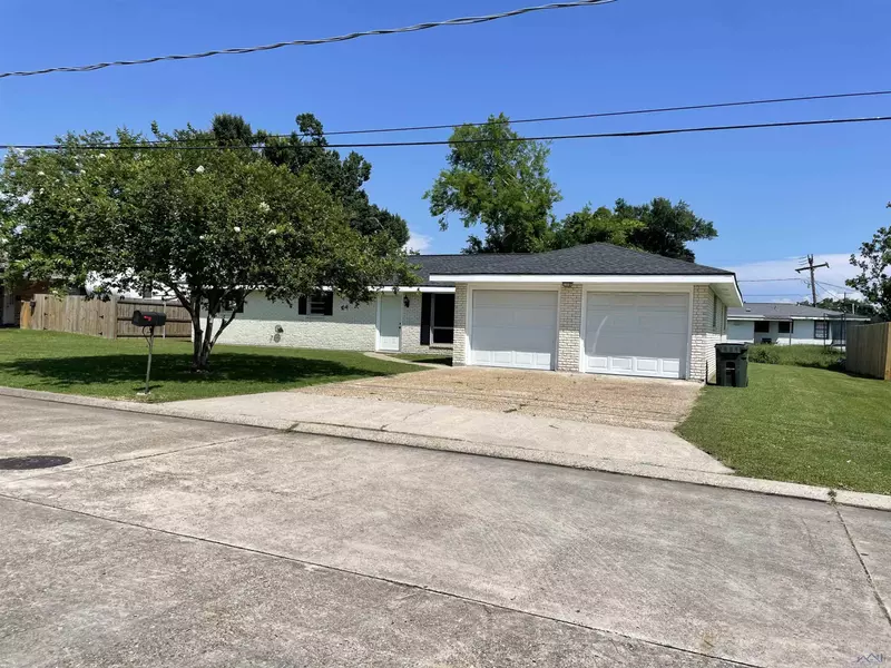 305 Wildwood Dr, Houma, LA 70363