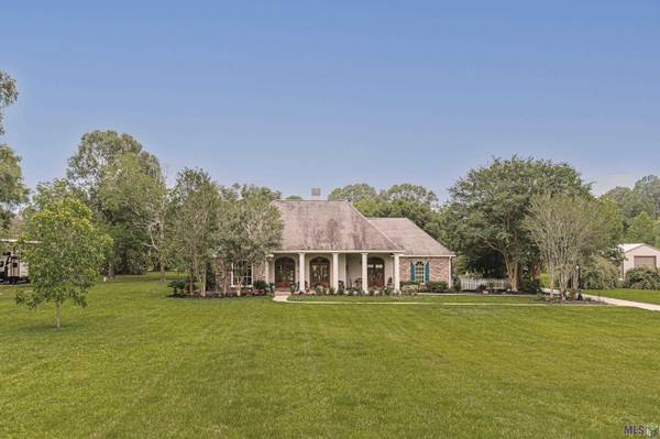 1026 Hunters Run Ave, Zachary, LA 70791