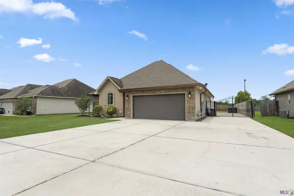 16247 Old Samuel Dr, Prairieville, LA 70769