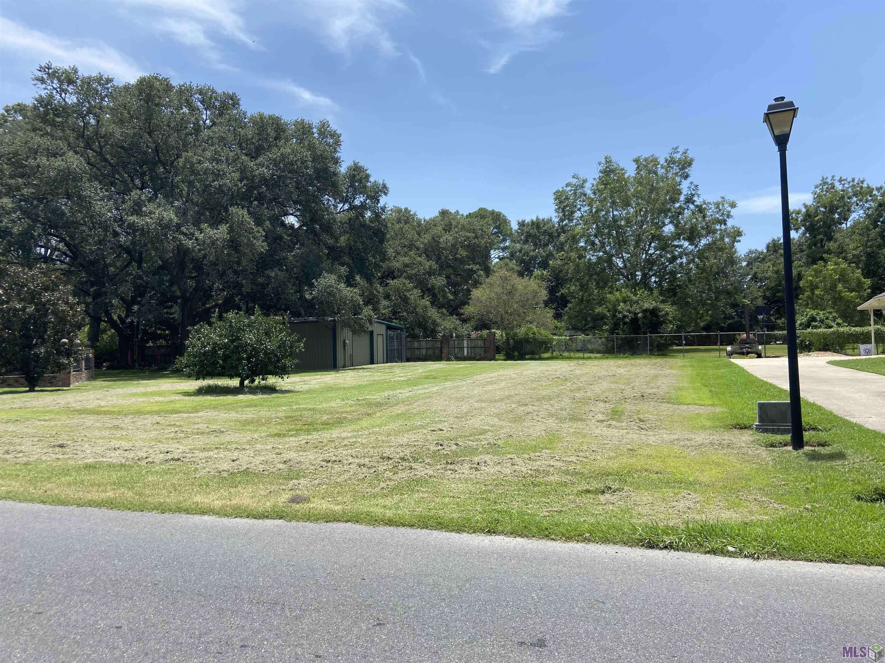 1483 Orleans Quarters Dr, Brusly, LA 70719