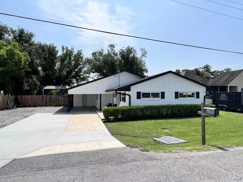 215 West 24th Street, Larose, LA 70373