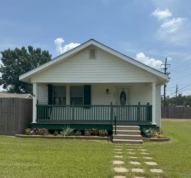 121 Crestwood Dr, Houma, LA 70364