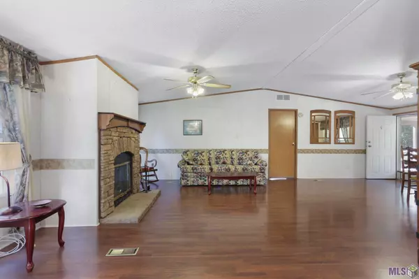 St Francisville, LA 70775,9052 Island Rd