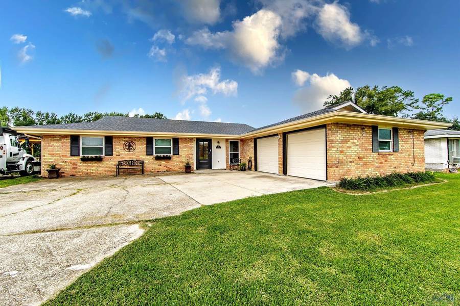 171 Alamo Dr, Houma, LA 70360