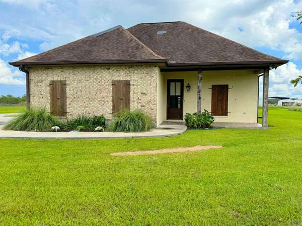 1363 Old Spanish Trail, Berwick, LA 70342