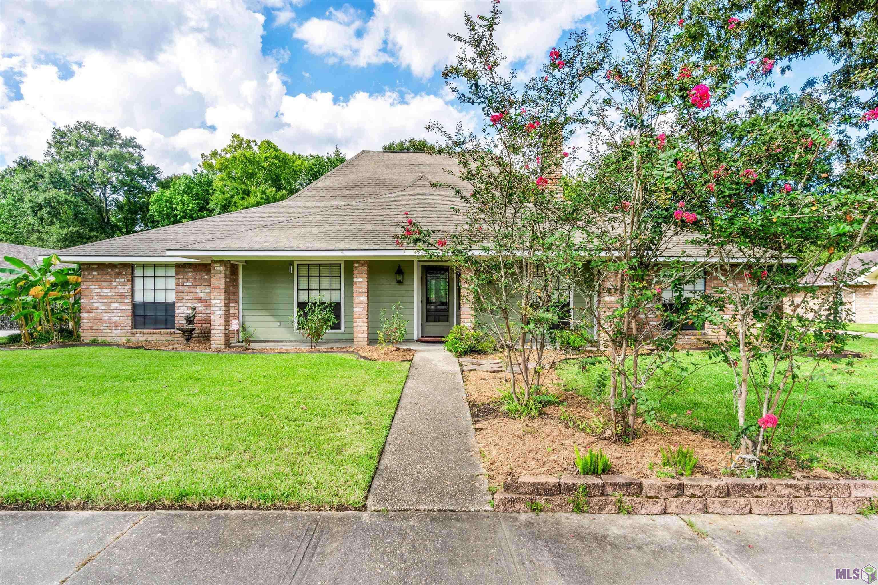 12407 Lake Sherwood Ave, Baton Rouge, LA 70816