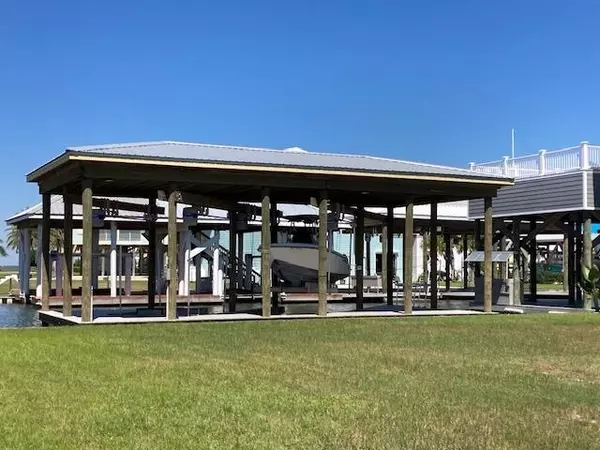 39 Bird Reef Ct, Grand Isle, LA 70358
