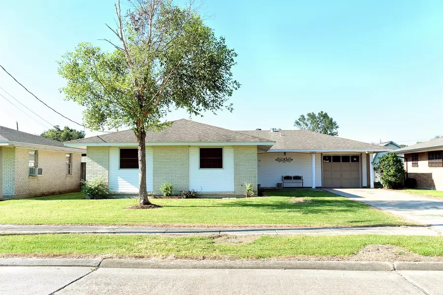 1820 Acadian Dr, Houma, LA 70363