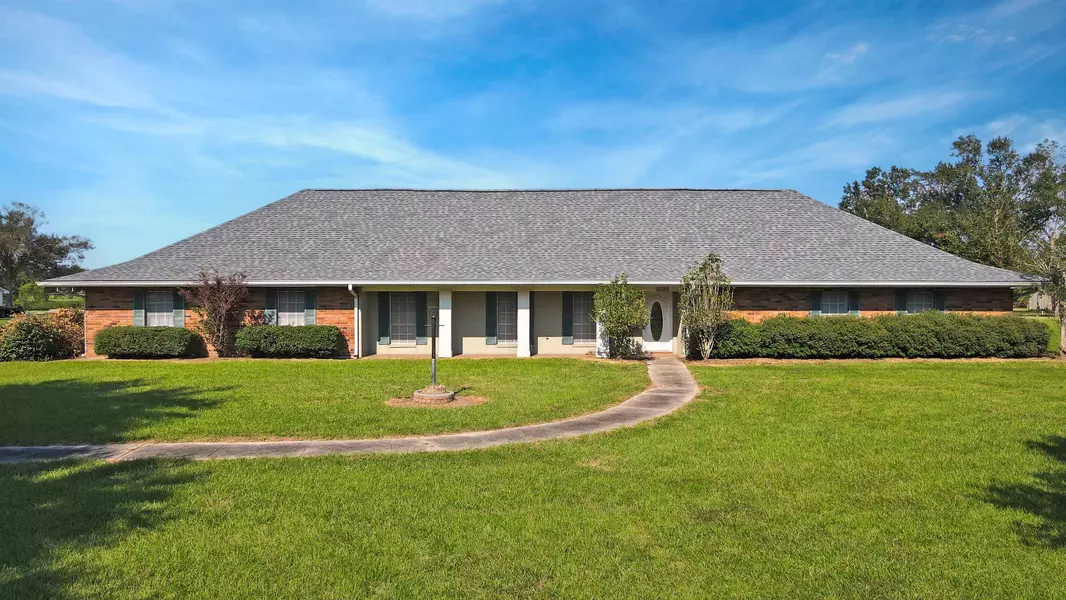 4029 Country Dr, Bourg, LA 70343