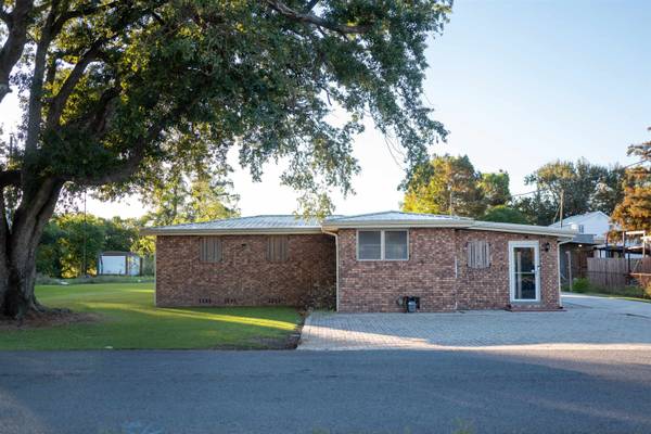 224 Ledet Ln, Larose, LA 70373