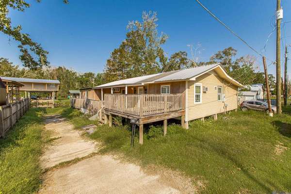 13057 Fox St, Maurepas, LA 70449